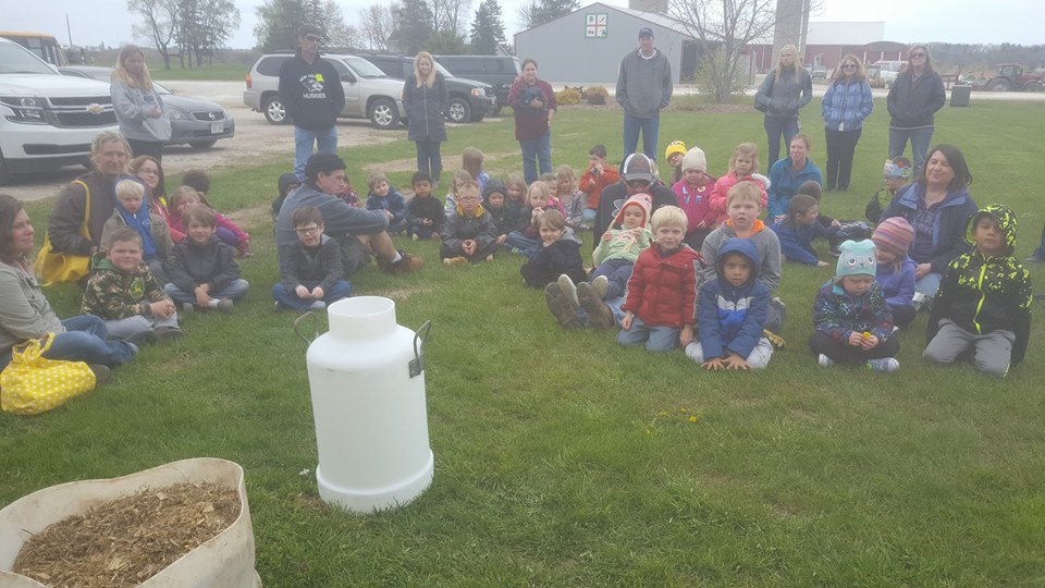 New Holstein students outside